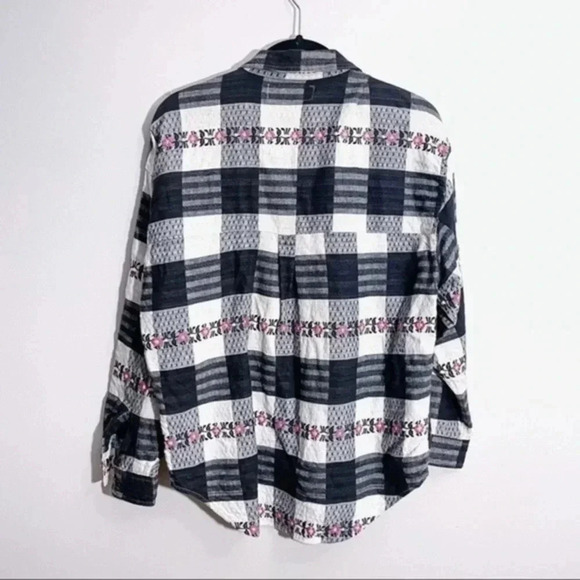 Angelique vintage embroidered collared button down Medium - Picture 2 of 8